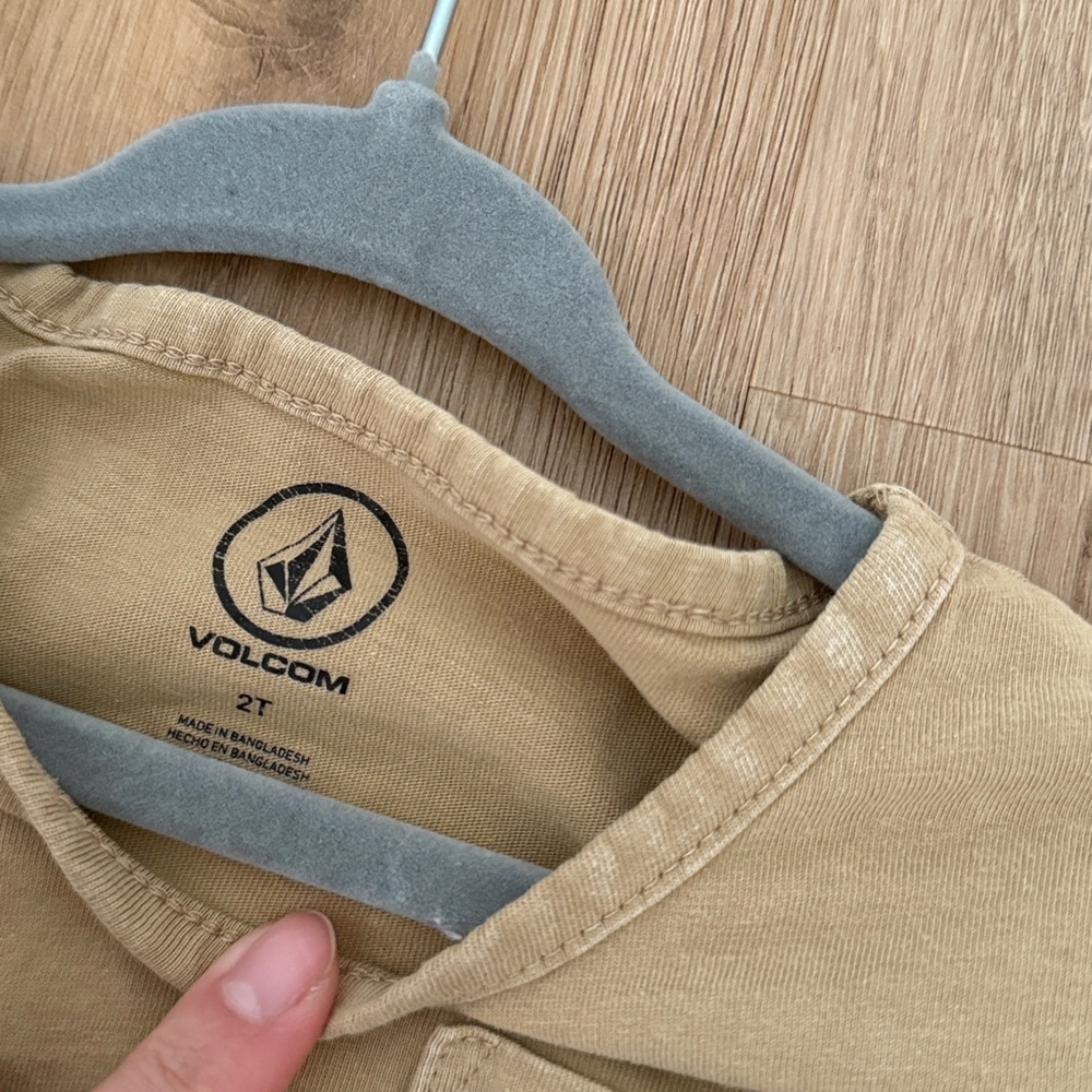 Volcom Set - Picture 3 of 4